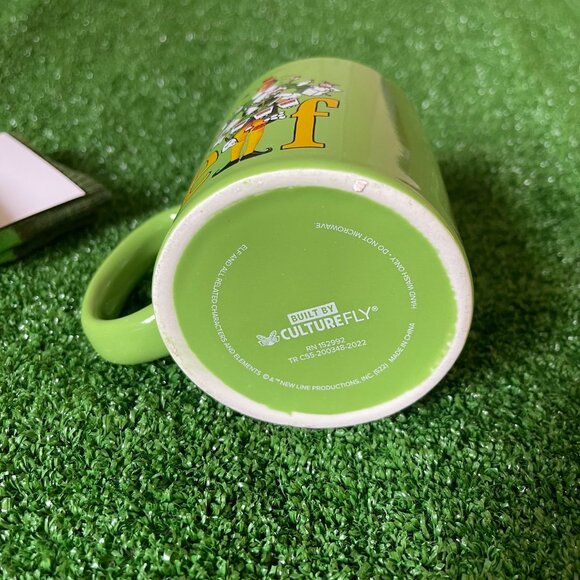 Buddy The Elf Holidays 3 Piece Gift Set 12 oz. Mug, Crew Socks, and Keychain NEW - Picture 6 of 14